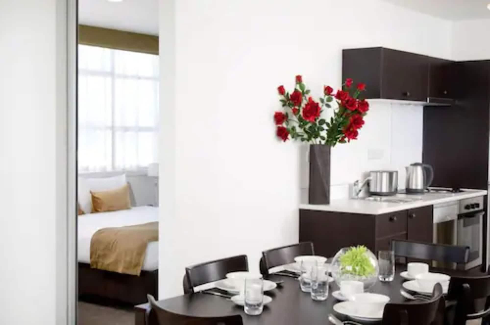 Quest Hamilton Serviced Apartments Екстер'єр фото