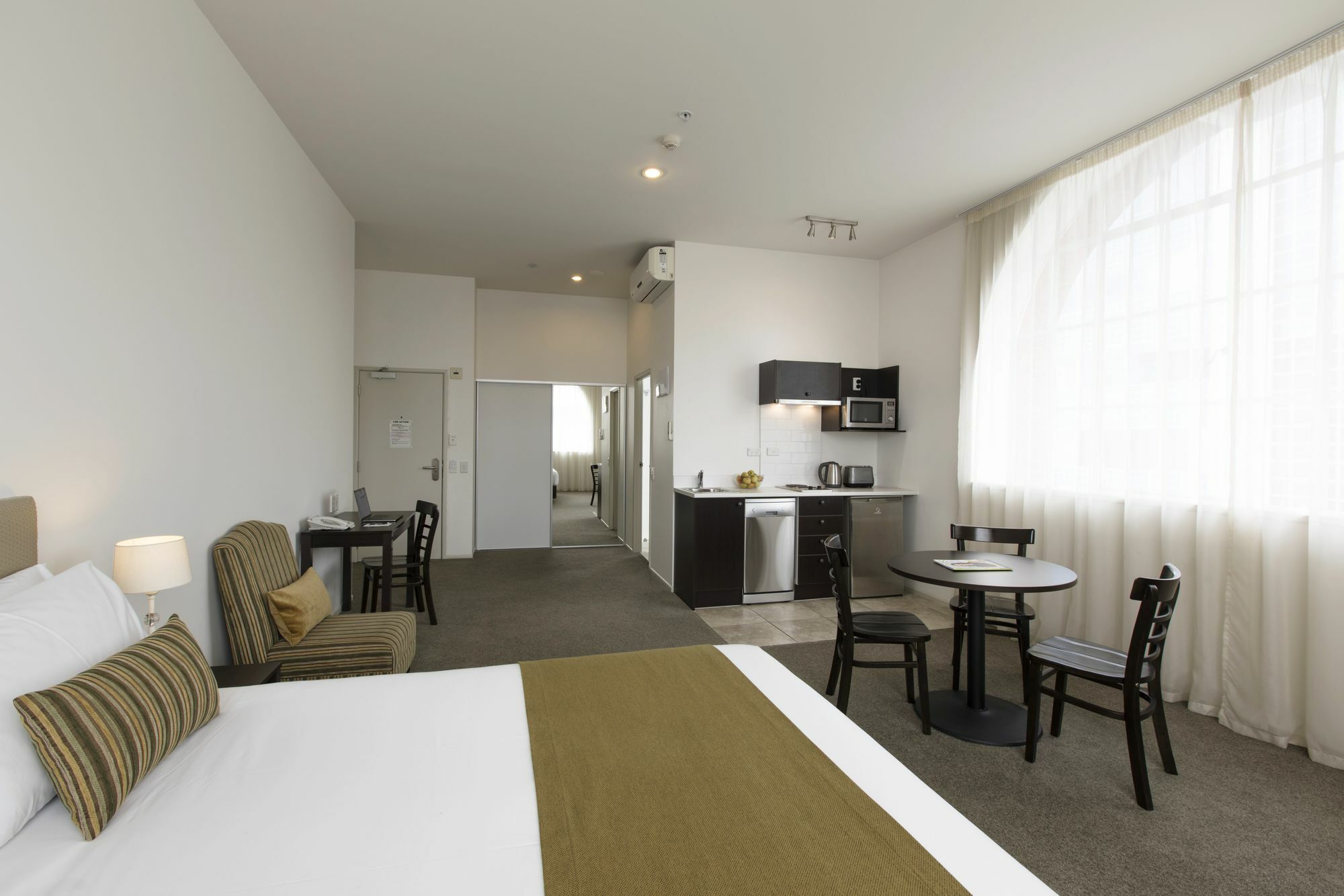 Quest Hamilton Serviced Apartments Екстер'єр фото